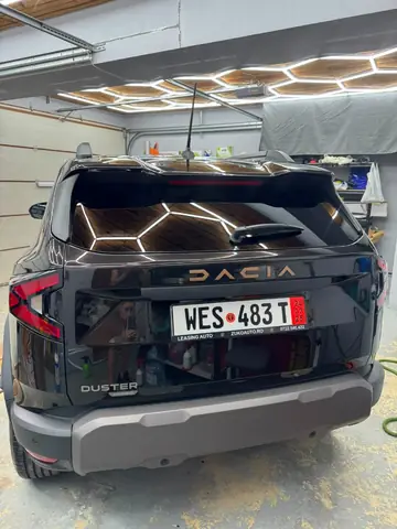 Folie PPF auto gloss, suprafață fără defecte vizibile, luciu de oglindă — lucrare 100 Criss Wrap.
