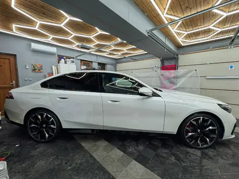 Folie PPF auto gloss, finisaj gloss după protecție vopsea, luciu de oglindă — lucrare 46 Criss Wrap.