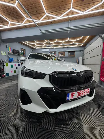 Folie de protecție vopsea PPF, profil lateral după aplicare, lucrare reală Criss Wrap, Ilfov.