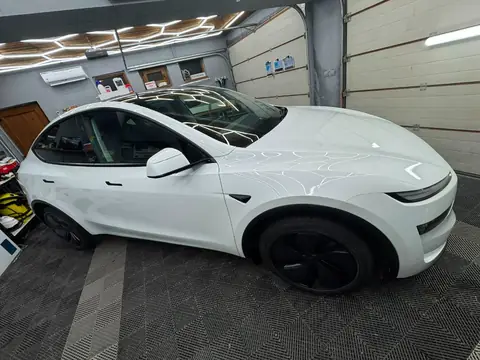 Folie PPF protecție vopsea, zona capotă protejată cu PPF, lucrare 55 în atelierul Criss Wrap Bragadiru.