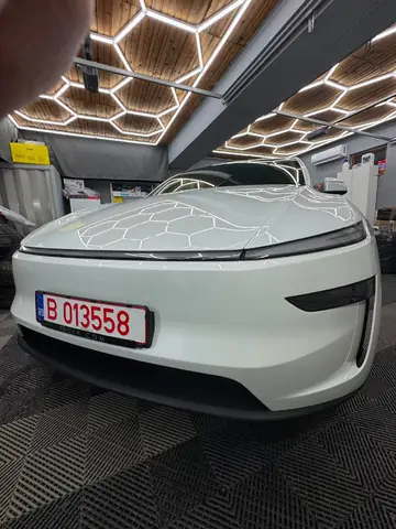 PPF auto, protecție zgârieturi și piatră, cadru vertical după aplicare PPF, atelier Criss Wrap Bragadiru.