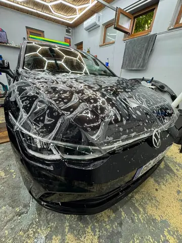 PPF auto, protecție zgârieturi și piatră, cadru vertical după aplicare PPF, atelier Criss Wrap Bragadiru.